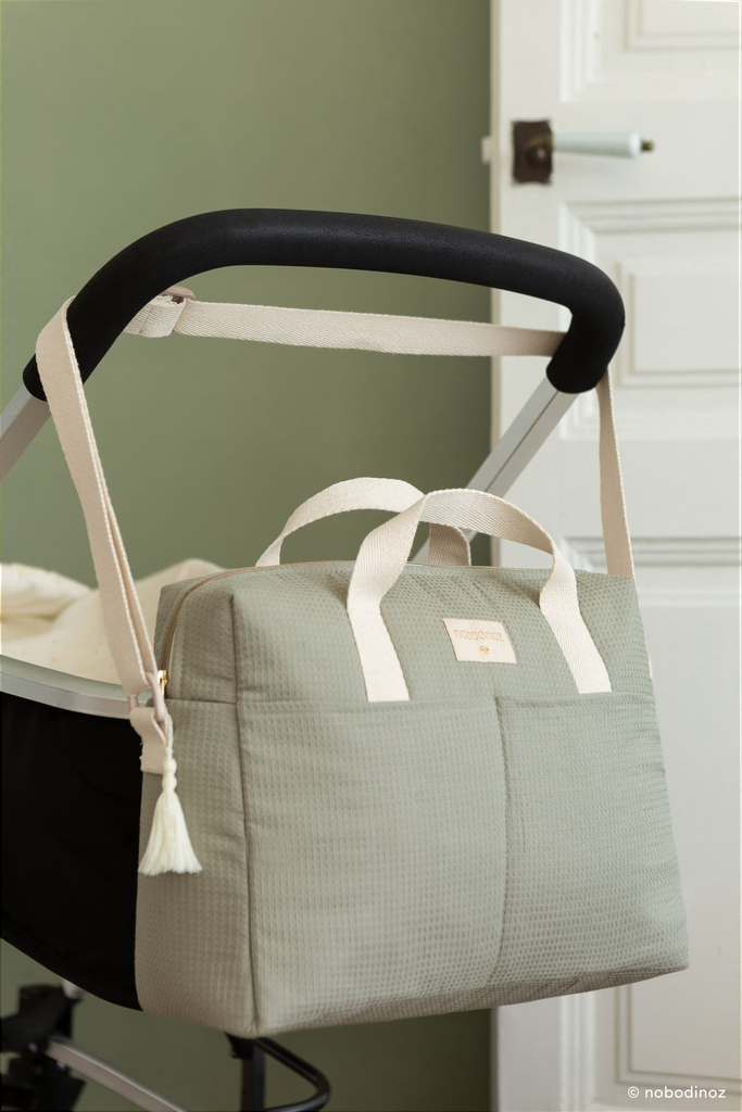 Gala-waterproof-changing-bag-laurel-green-nobodinoz-3-8435574919397.webp
