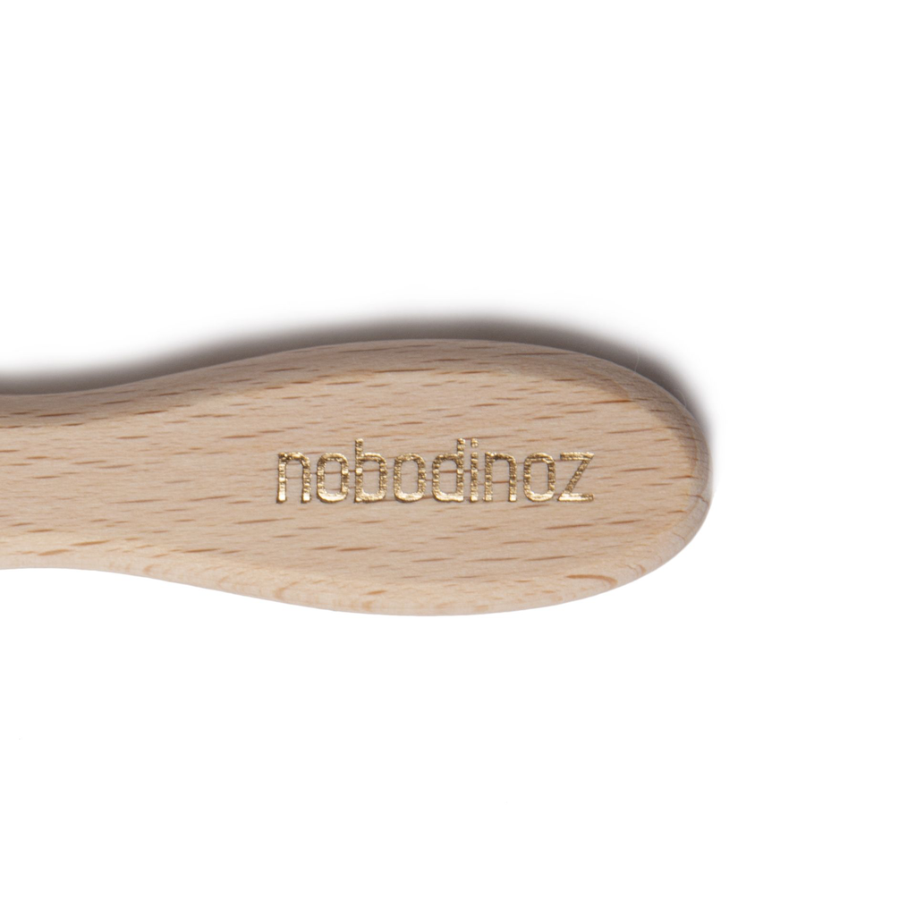 Extra-soft-natural-baby-brush-nobodinoz-4-2000000107998.webp
